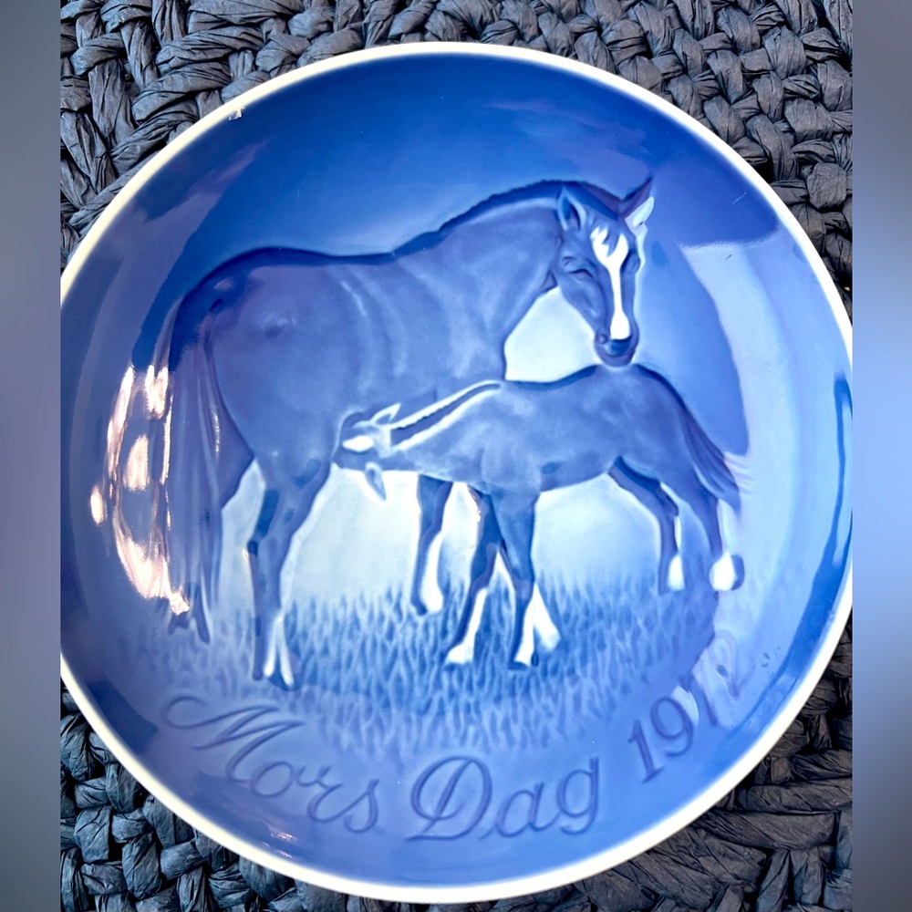 Bing and Grondahl 6” Horse plate Mother’s Day collection